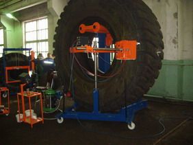 Общий вид вулканизатора "Модель 33.00" при ремонте бокового пореза шины 40.00-57